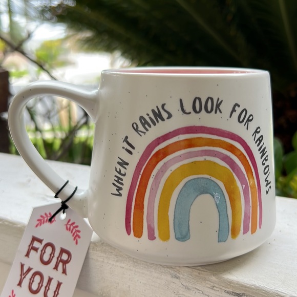 When it Rains Look For Rainbows Mug - Picture 5 of 10